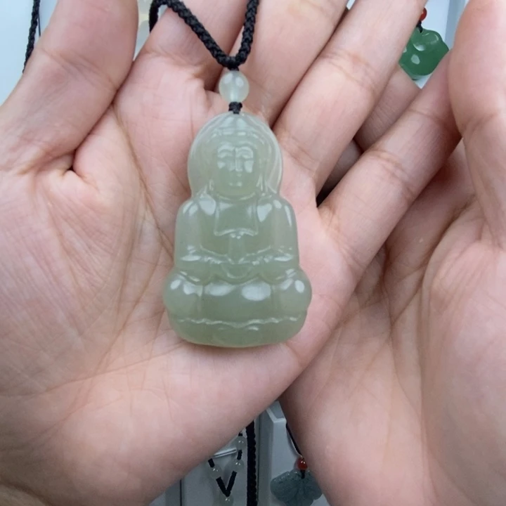 颈饰未镶嵌石英质玉