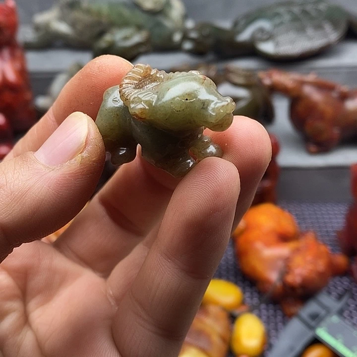 未镶嵌蛇纹石玉颈饰