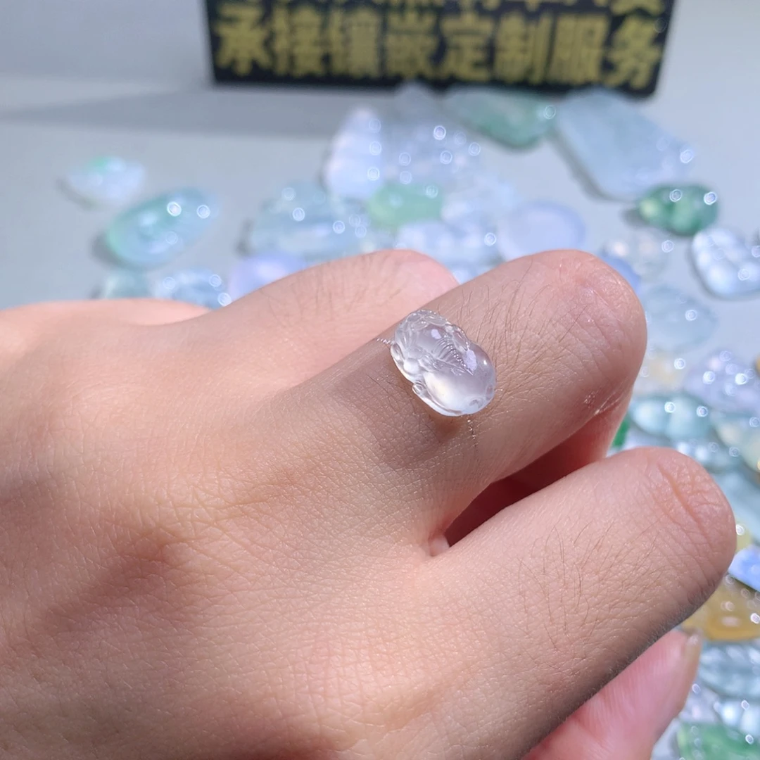 满****翡翠未镶嵌颈饰貔貅