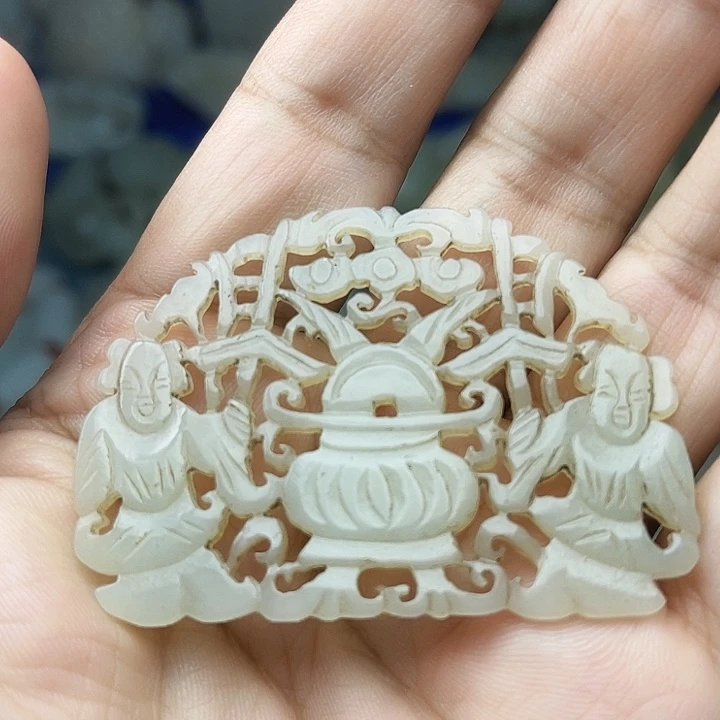 颈饰未镶嵌和田玉（青白玉）