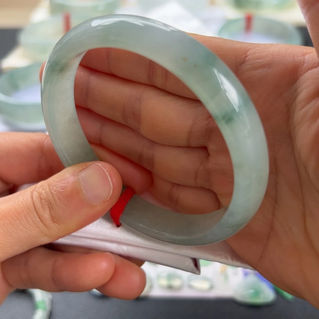 翡翠手镯未镶嵌手镯