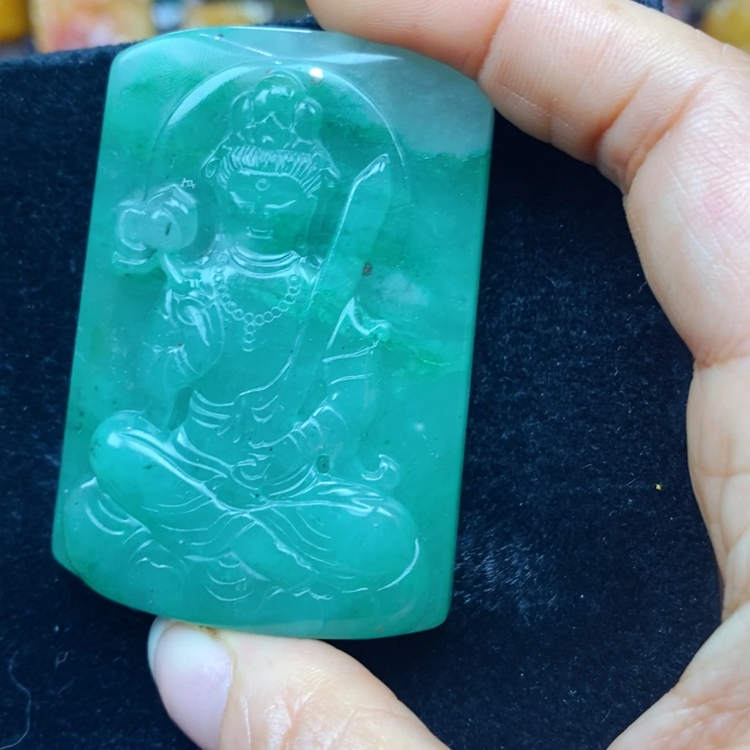 未镶嵌石英质玉（黄龙玉）颈饰