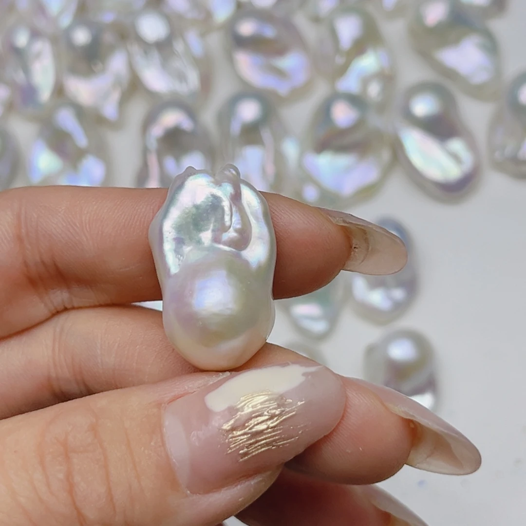 梦***堡未镶嵌淡水珍珠颈饰