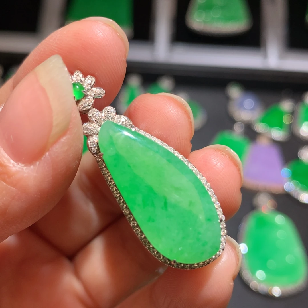 翡翠颈饰18K金镶嵌翡翠