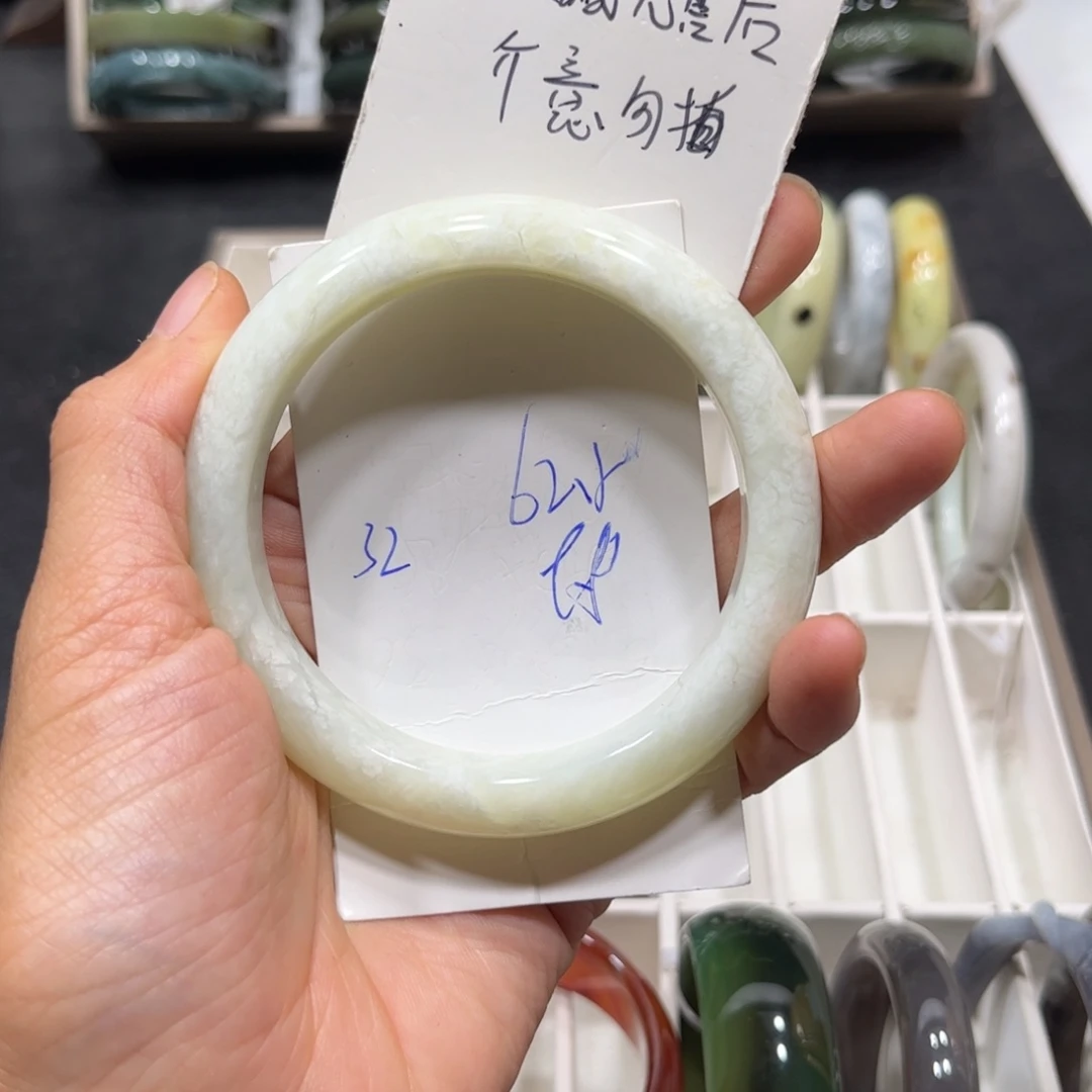 未镶嵌蛇纹石玉手镯