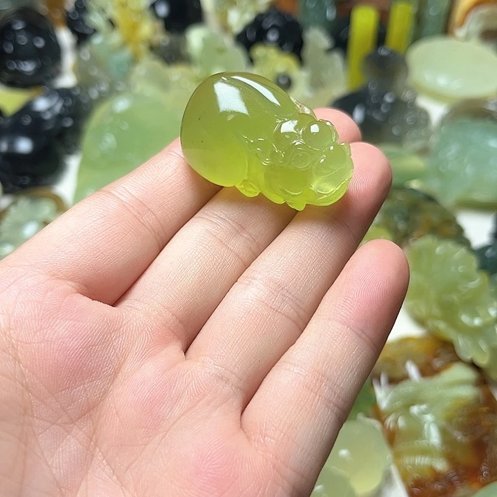 未镶嵌蛇纹石玉颈饰