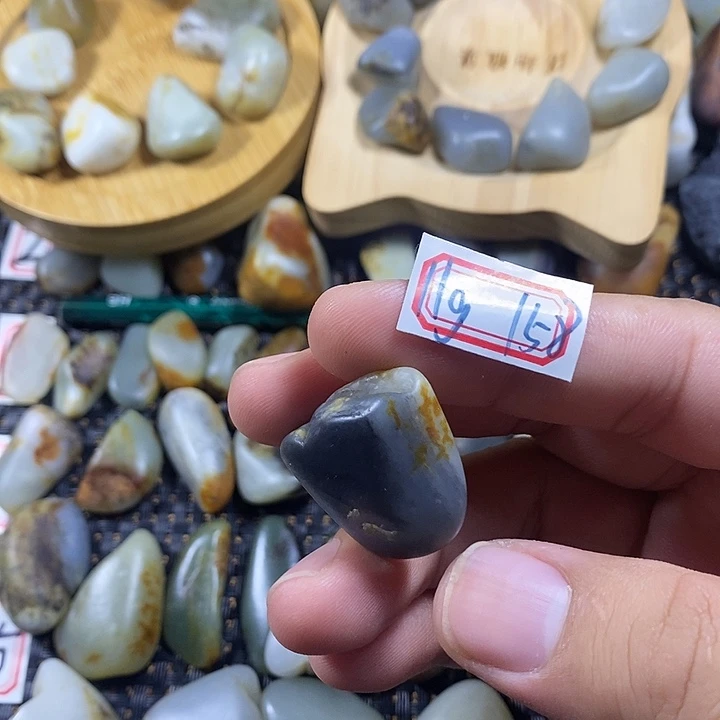 和田玉（糖玉）未镶嵌挂件