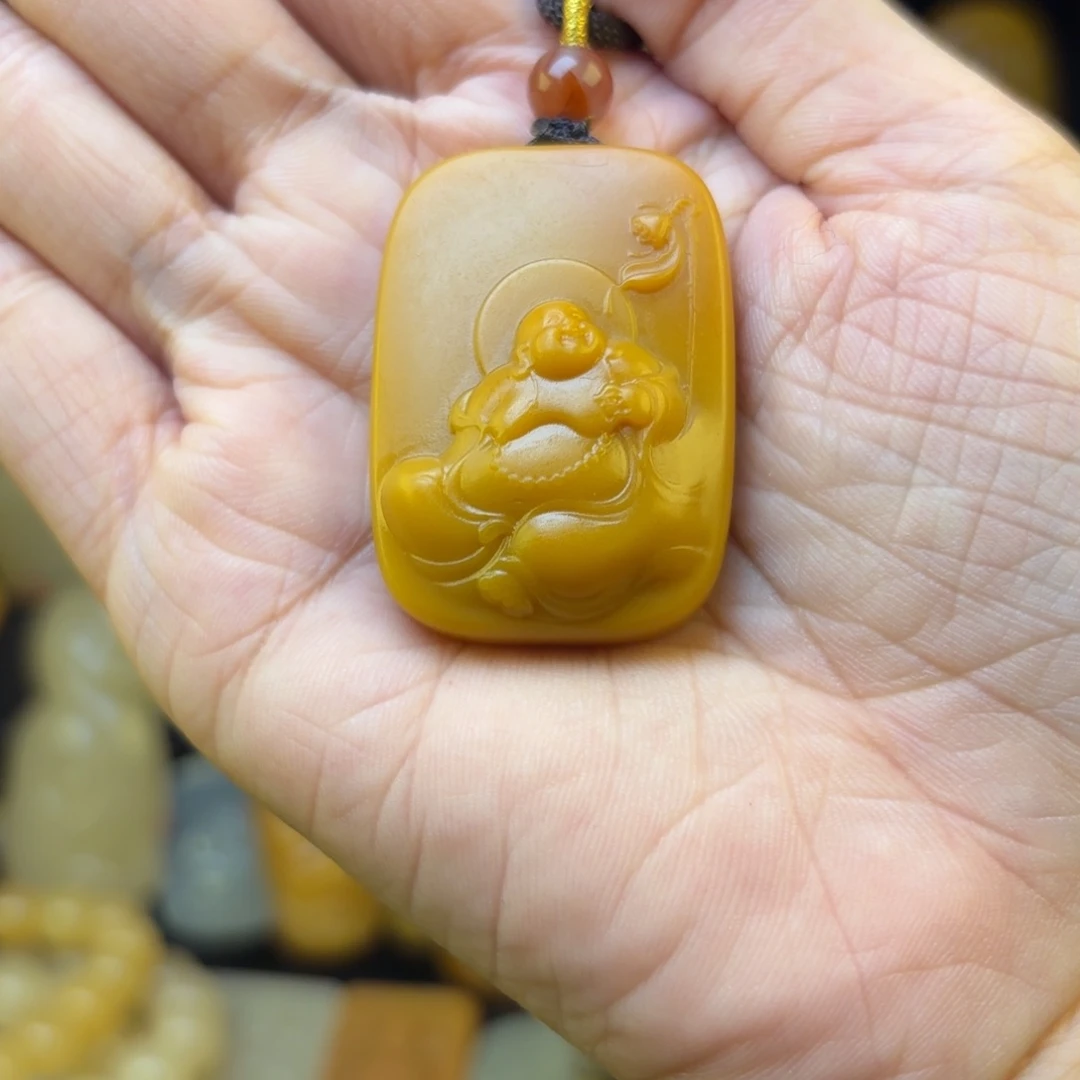 东***门石英质玉未镶嵌黄蜡石吊坠