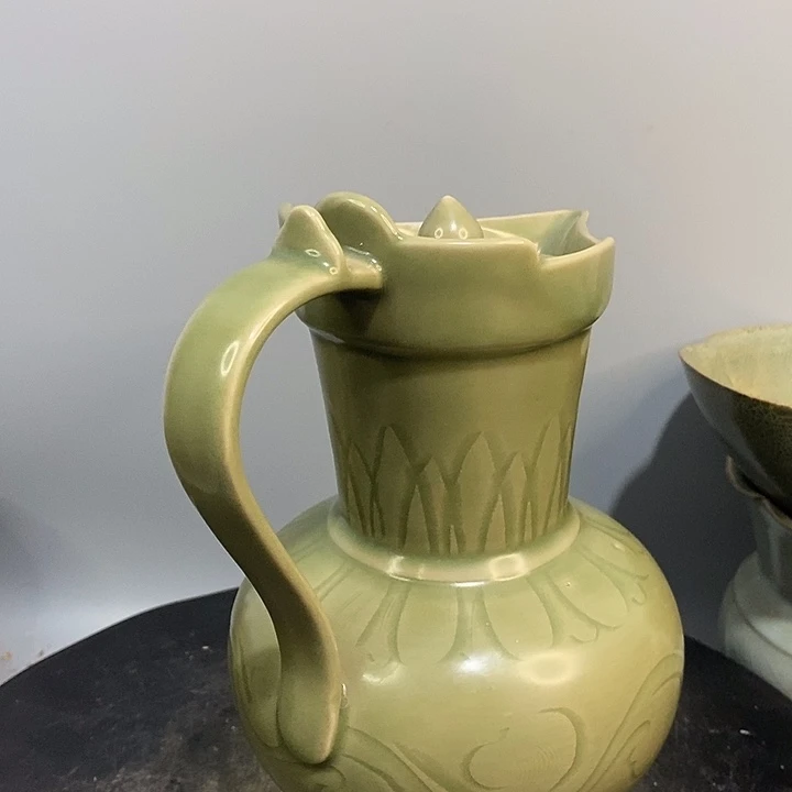 越窑僧帽壶造型美观