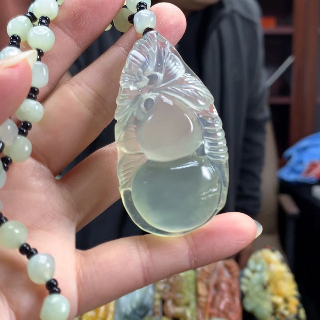 蛇纹石玉未镶嵌颈饰