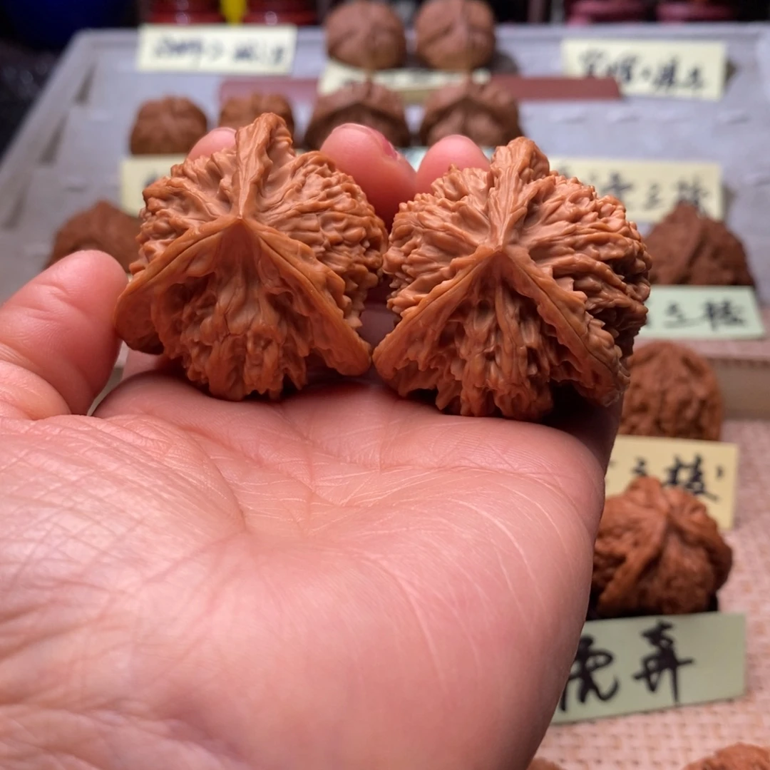 河***司文玩核桃把件盘龙虎奔