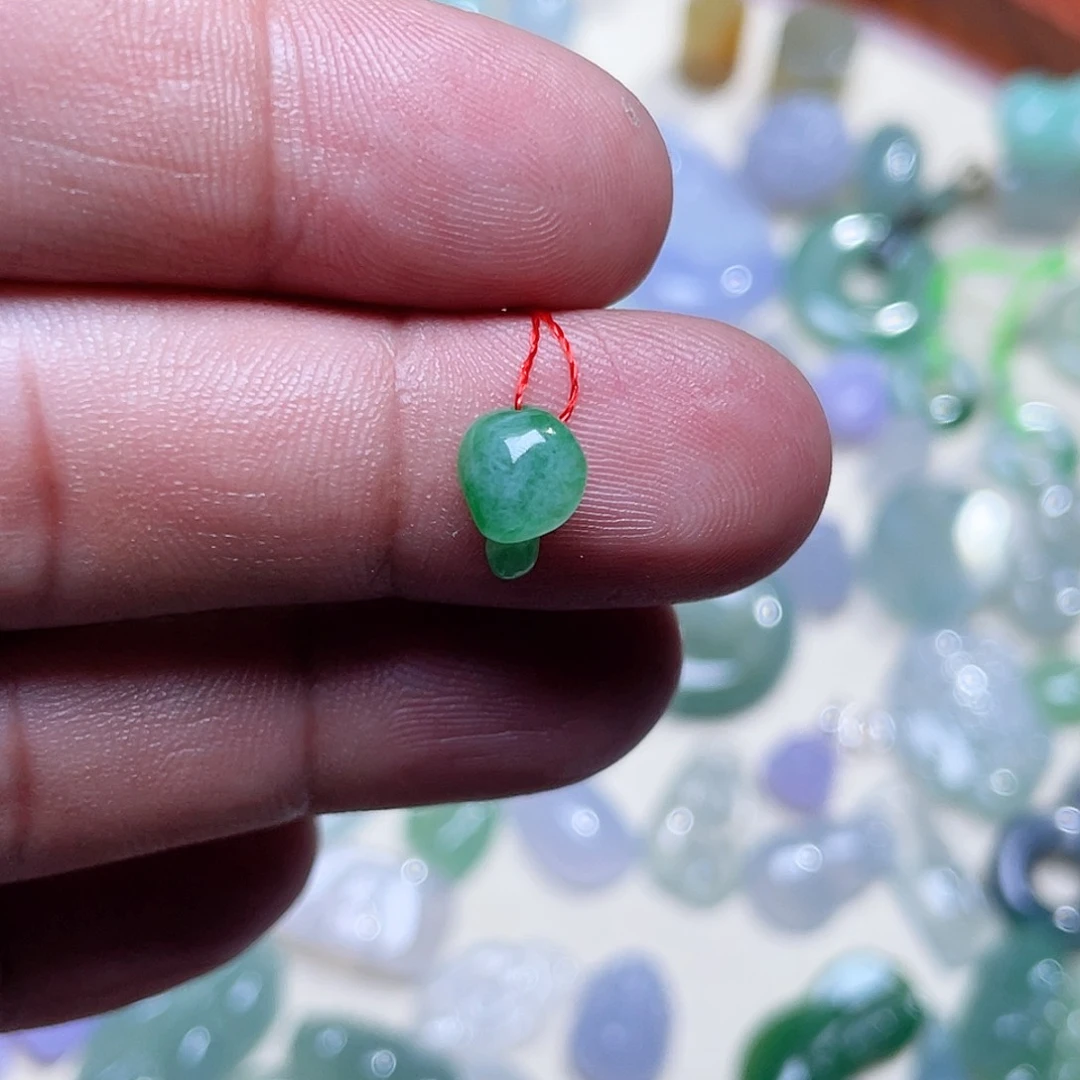 颈饰未镶嵌翡翠绿磨菇