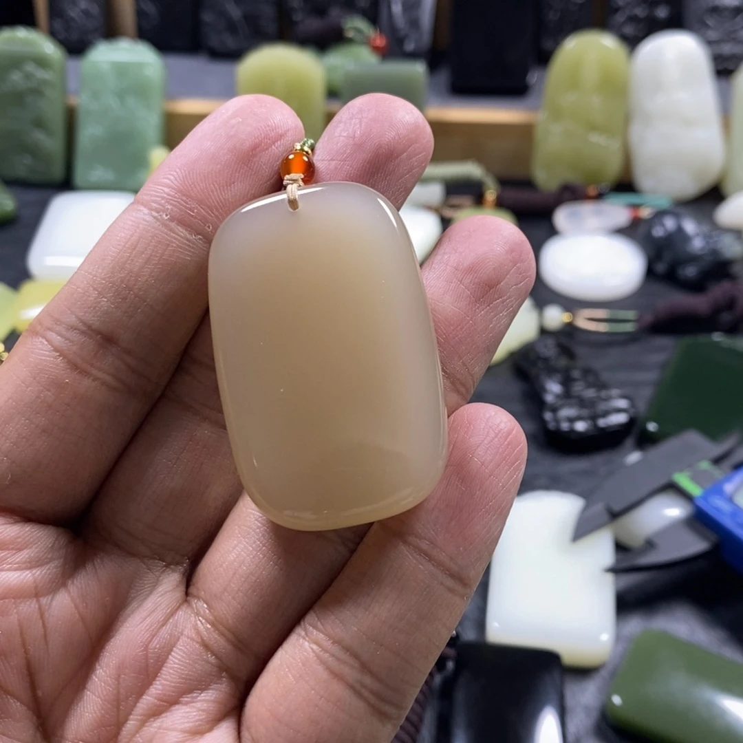 和田玉未镶嵌吊坠(赠链)叛**崽