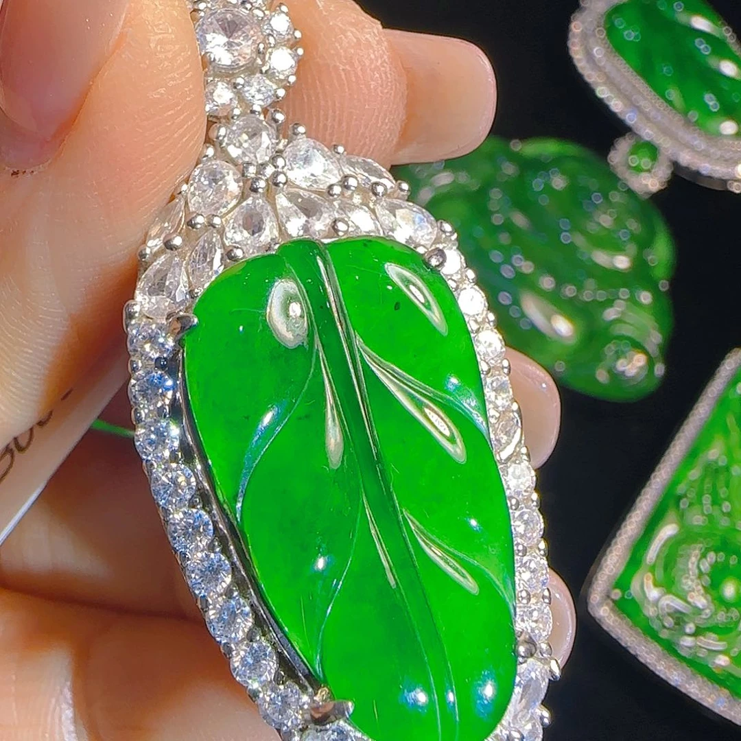 翡翠吊坠(赠链)银S925镶嵌