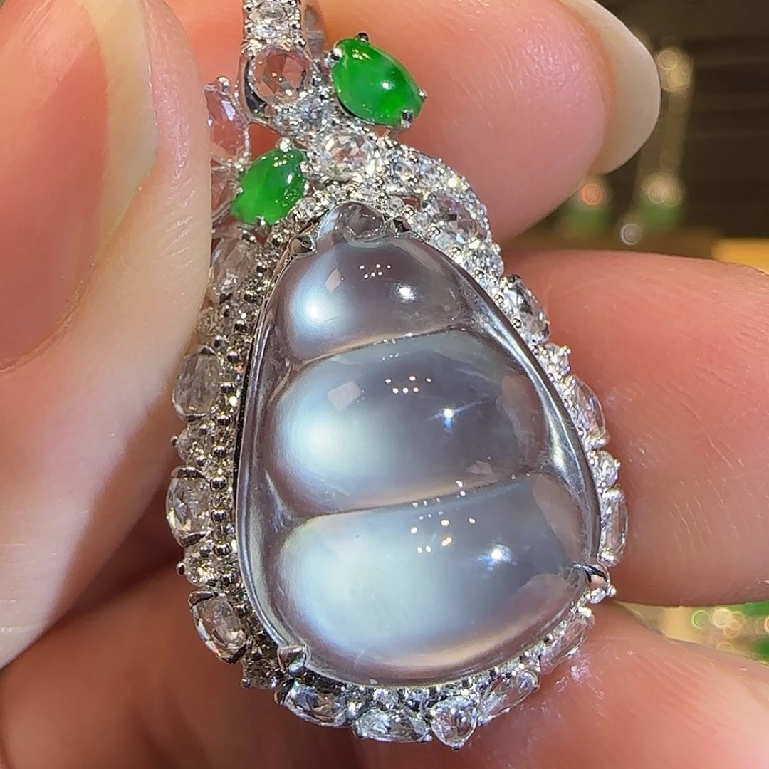 翡翠18K金镶嵌吊坠(赠链)