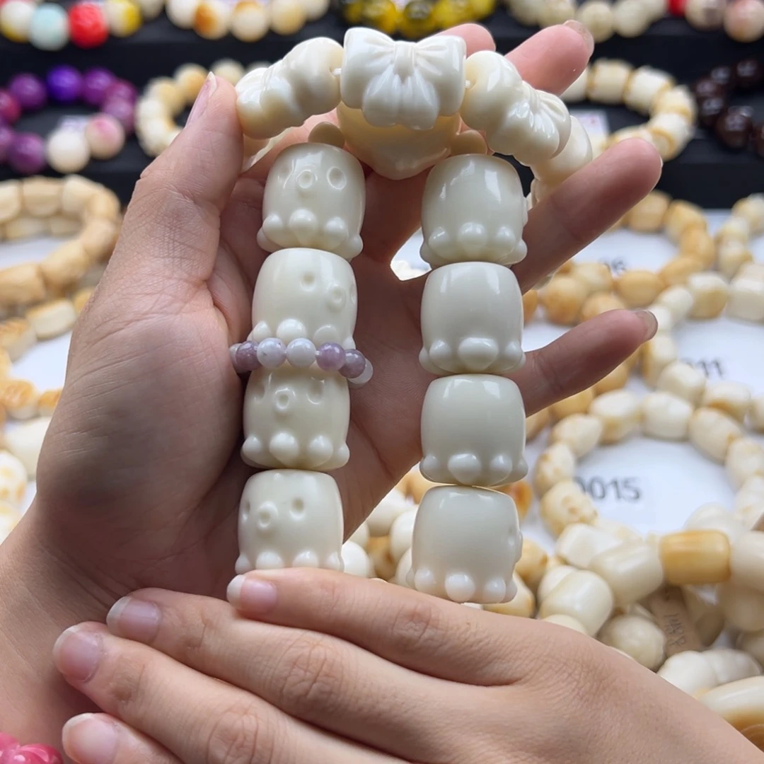 吊坠白玉菩提一****踢章鱼8➕2白蝴蝶结➕跑环