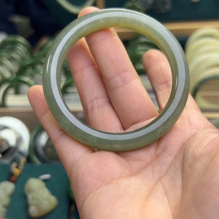 和田玉手镯未镶嵌56圈围0652