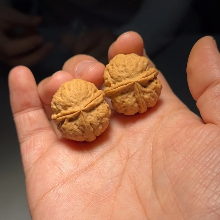 文玩核桃把件三棱051