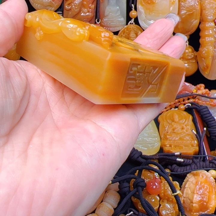 石英质玉（黄龙玉）合金颈饰