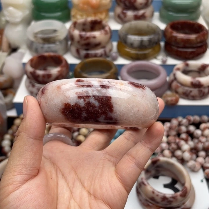 *****石英质玉（佘太翠）未镶嵌手镯