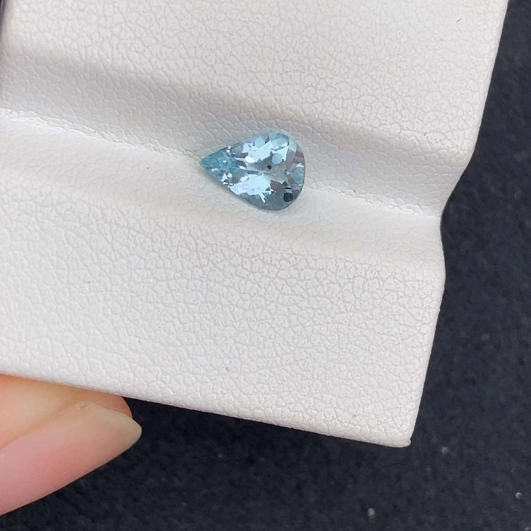 海蓝宝石裸石一粒