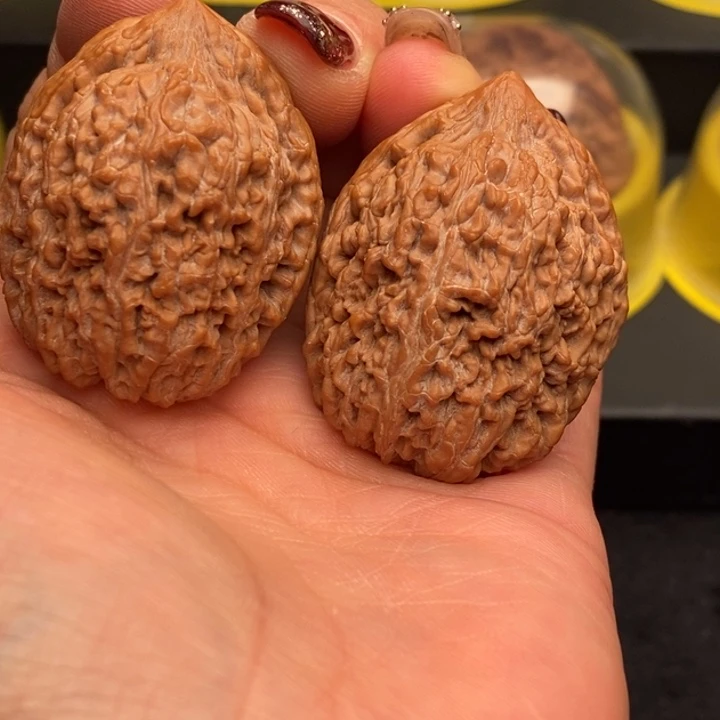 ?****?蒜头文玩核桃把件
