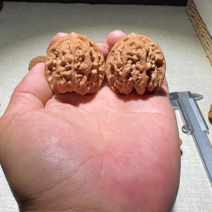 文玩核桃吊坠40磐石