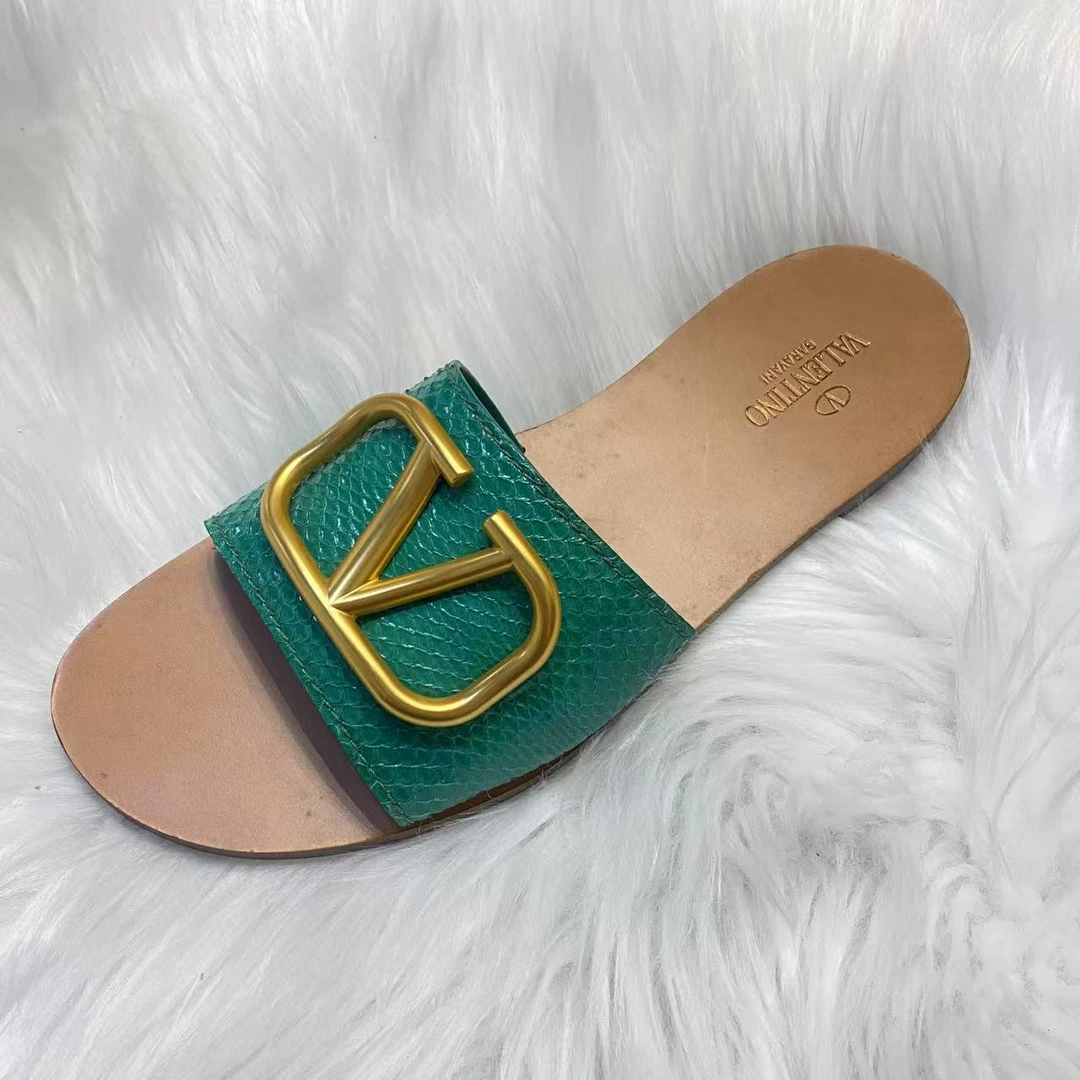 未使用 Valentino/华伦天奴 绿色金扣拖鞋39