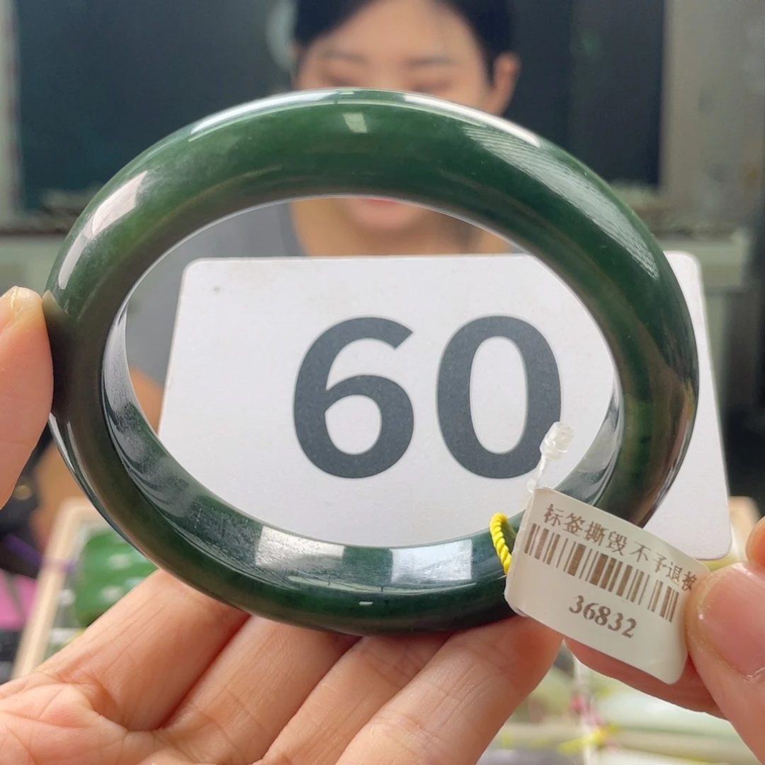 和田玉手镯未镶嵌微瑕71