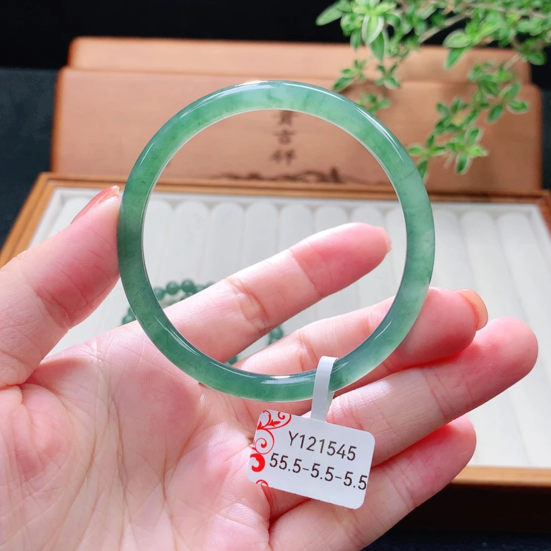 未镶嵌手镯（圆镯）翡翠