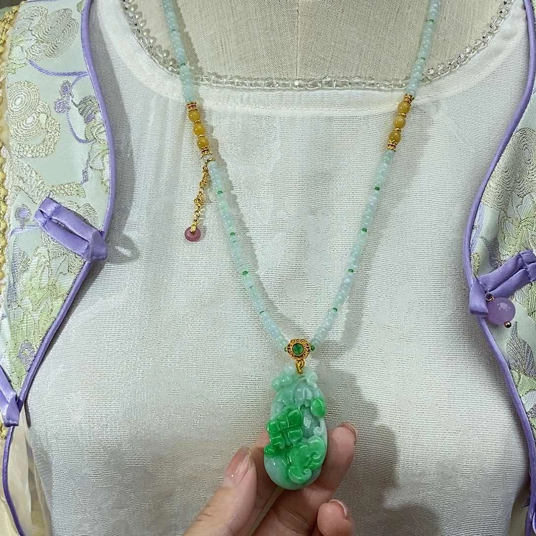 颈饰未镶嵌翡翠天然