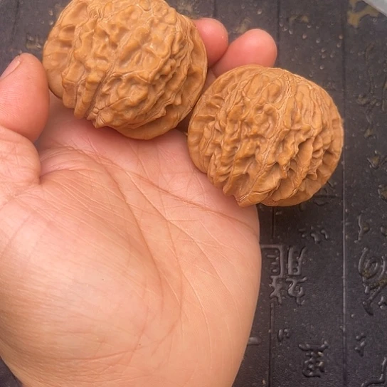 文玩核桃吊坠华坤龙