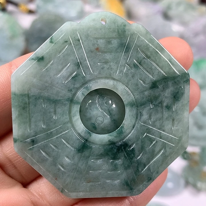翡翠未镶嵌颈饰时来运转八卦两面工艺福利