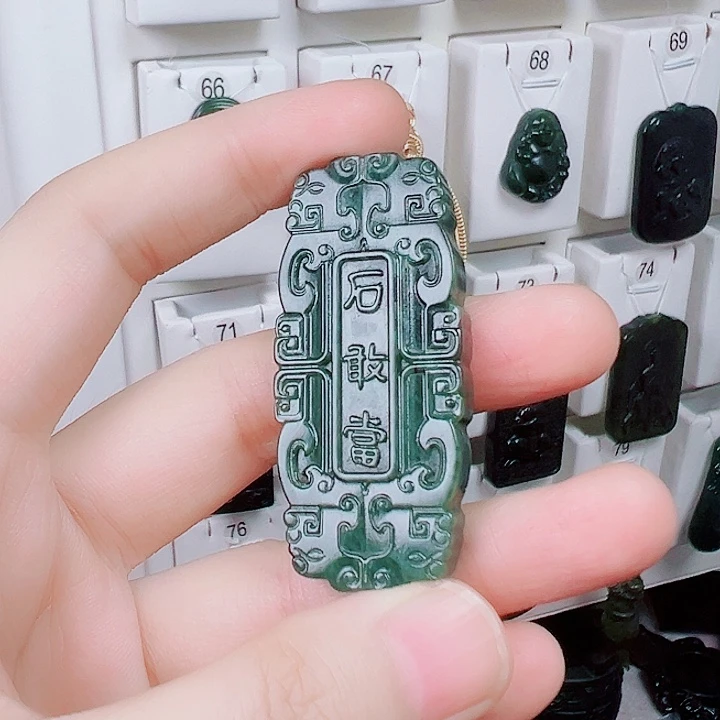 蛇纹石玉颈饰未镶嵌