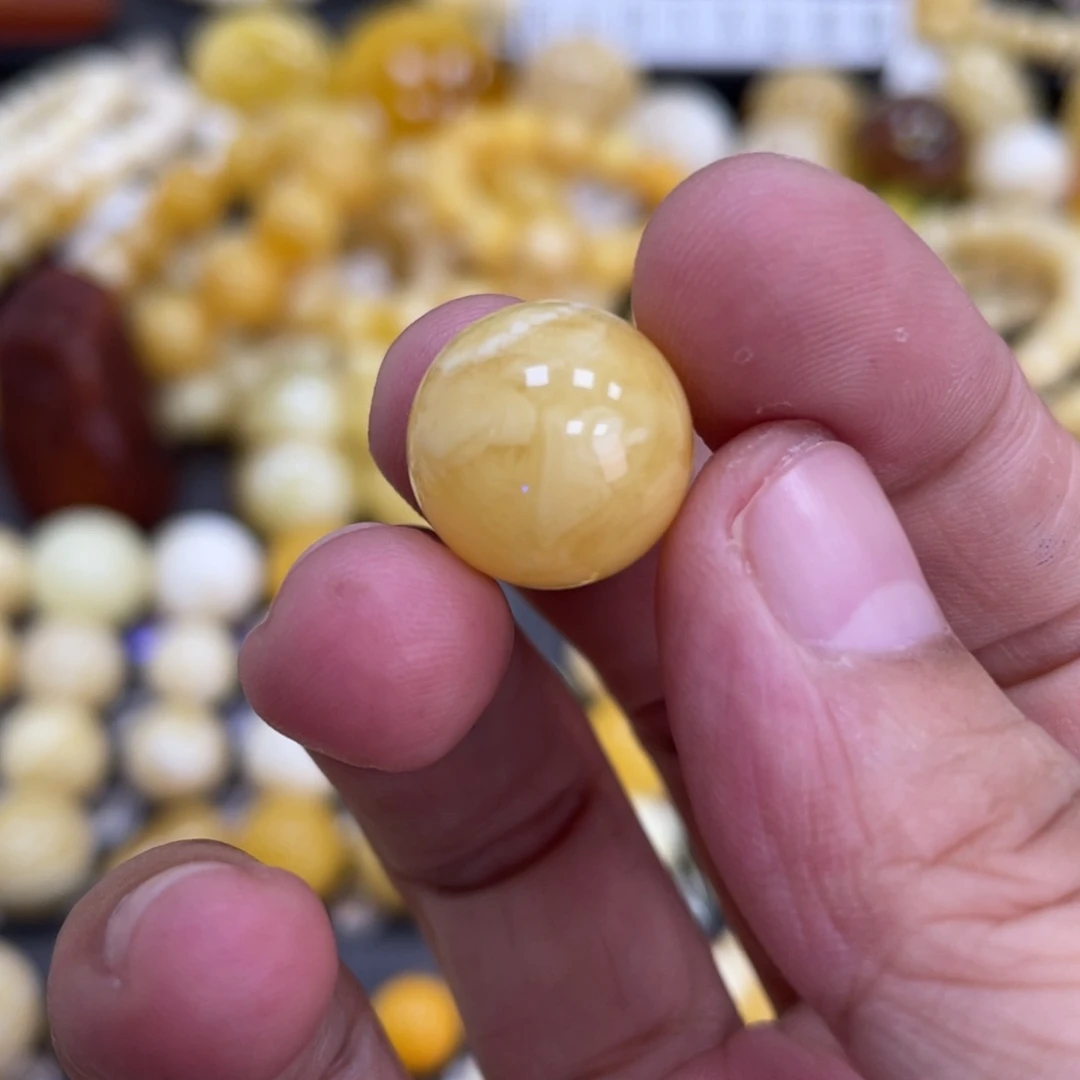 未镶嵌琥珀裸石14.7mm微瑕疵