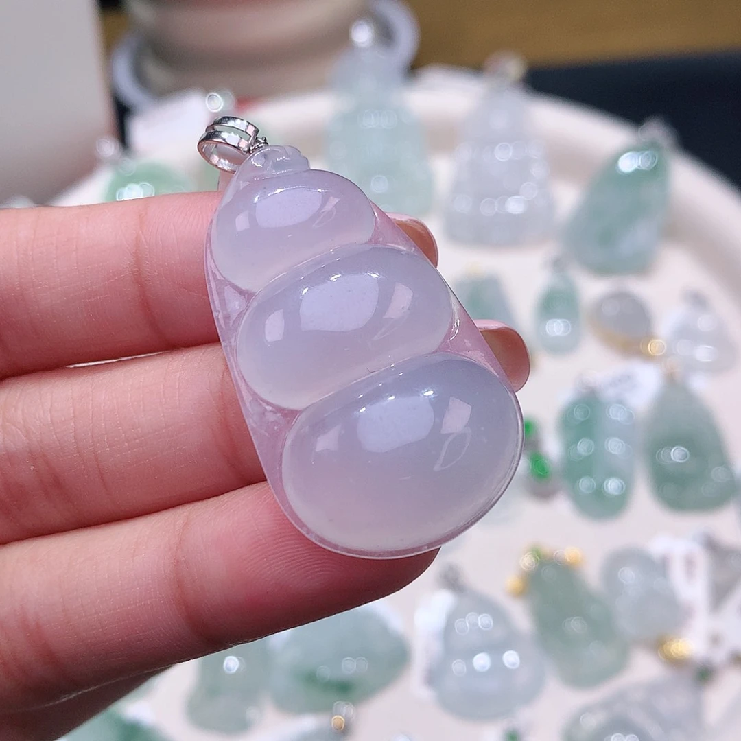 颈饰18K金镶嵌翡翠福豆