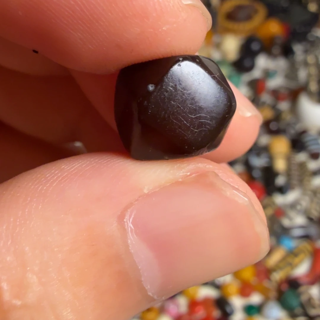 M***L琉璃项链珠子如图