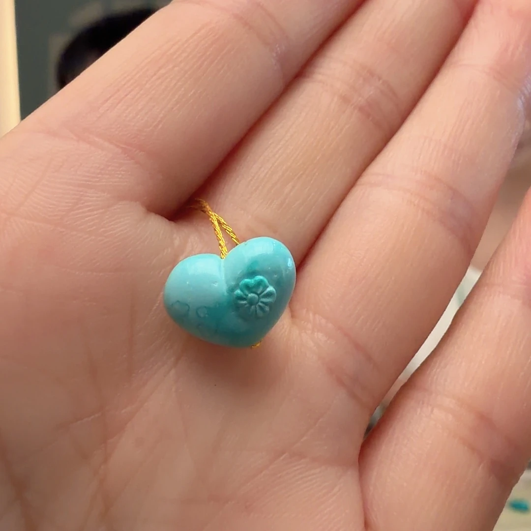 绿松石未镶嵌颈饰