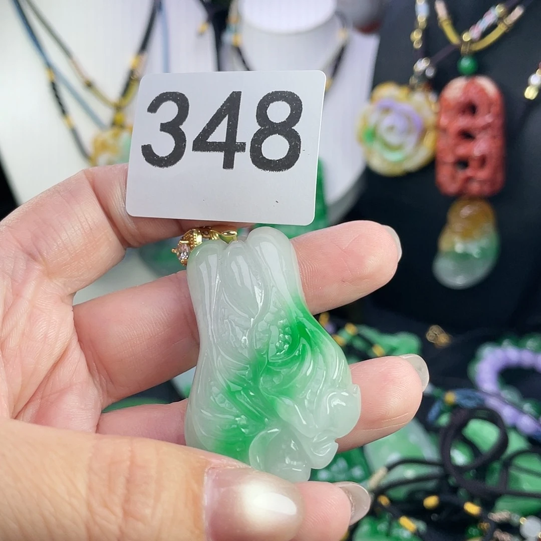 翡翠未镶嵌吊坠(赠链)