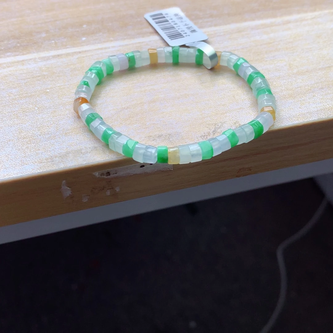 翡翠颈饰未镶嵌吊坠