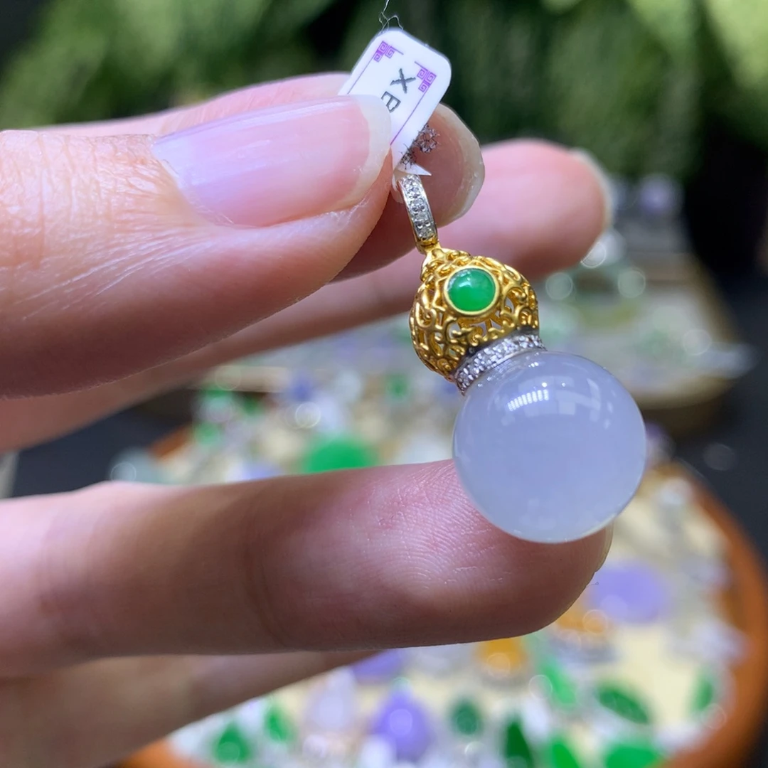颈饰18K金镶嵌翡翠