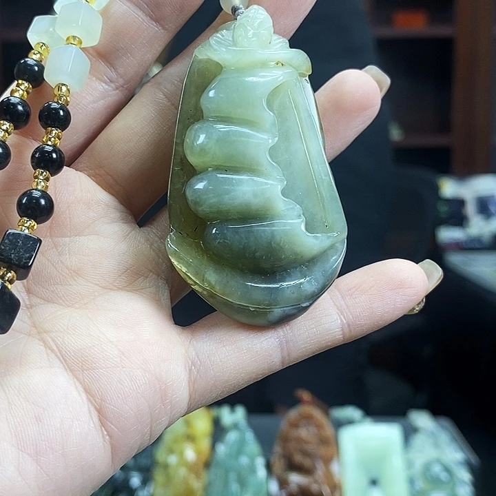 蛇纹石玉吊坠未镶嵌