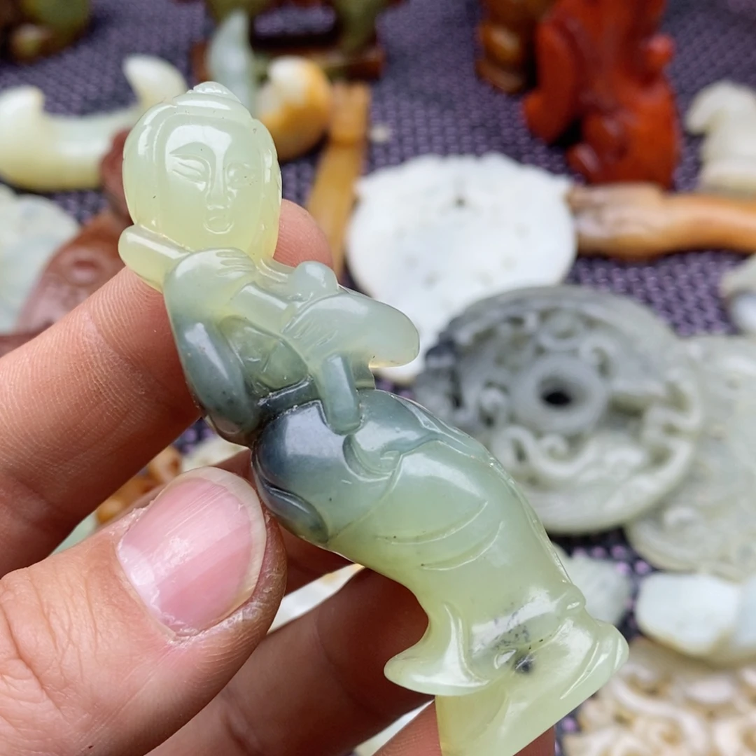 蛇纹石玉颈饰未镶嵌