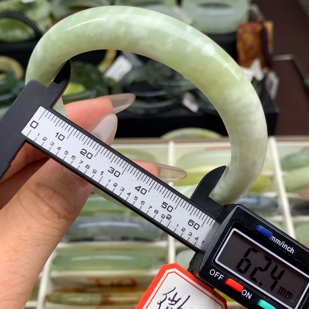 蛇纹石玉未镶嵌手镯8