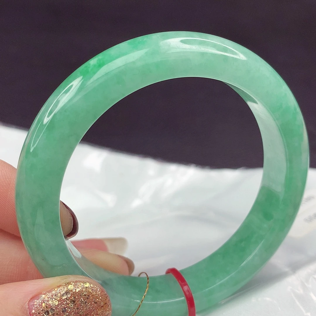 翡翠手镯未镶嵌55圈+180