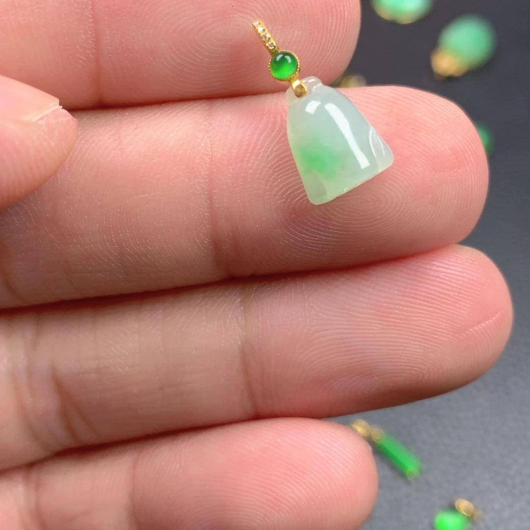【闪购商品】颈饰18K金镶嵌翡翠翡翠