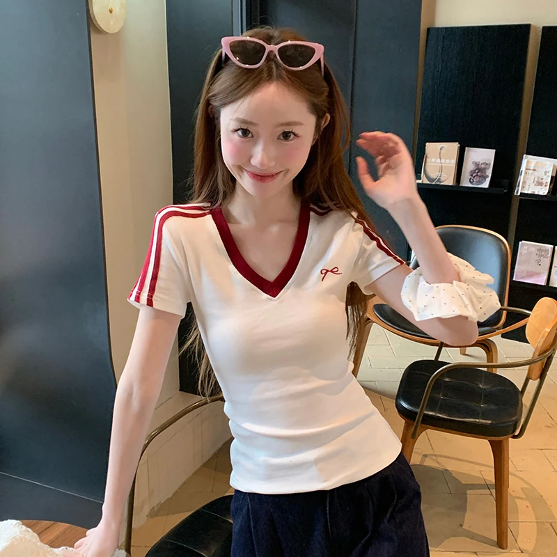 正肩短袖t恤女夏季新款短款甜辣妹修身刺绣花V领百搭复古休闲上衣