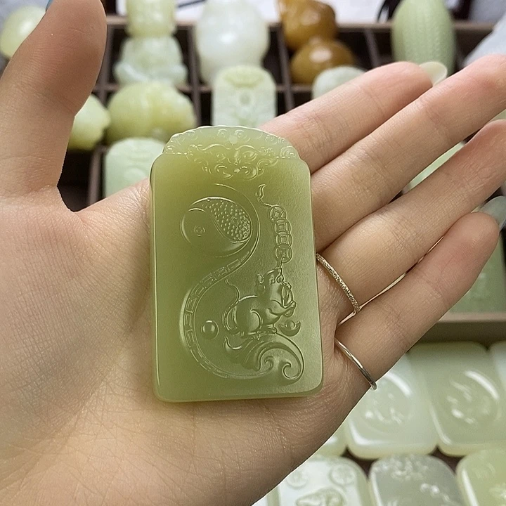 昆仑石双面守护鼠