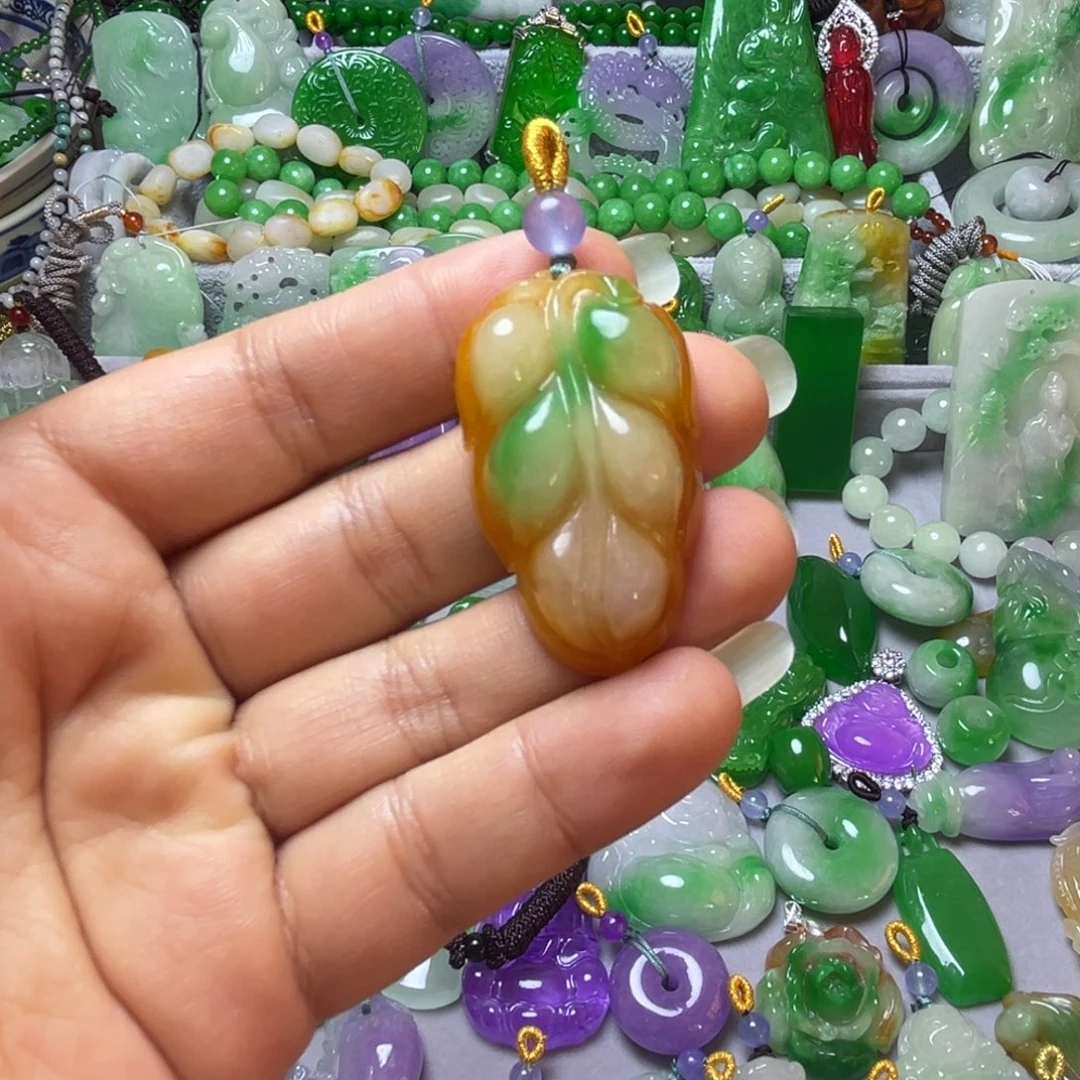 翡翠未镶嵌颈饰吊坠