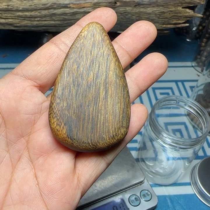 线香母树绿奇陆河吊坠11克